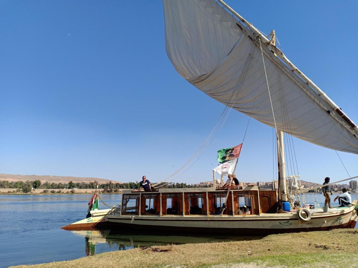 Jj Jamaica Felucca Hotel Aswan Bagian luar foto