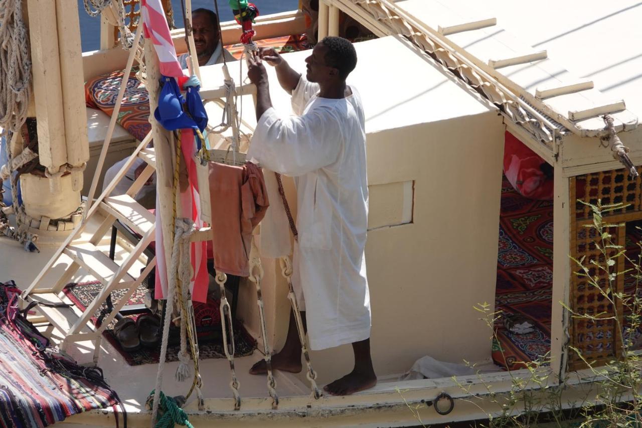 Jj Jamaica Felucca Hotel Aswan Bagian luar foto
