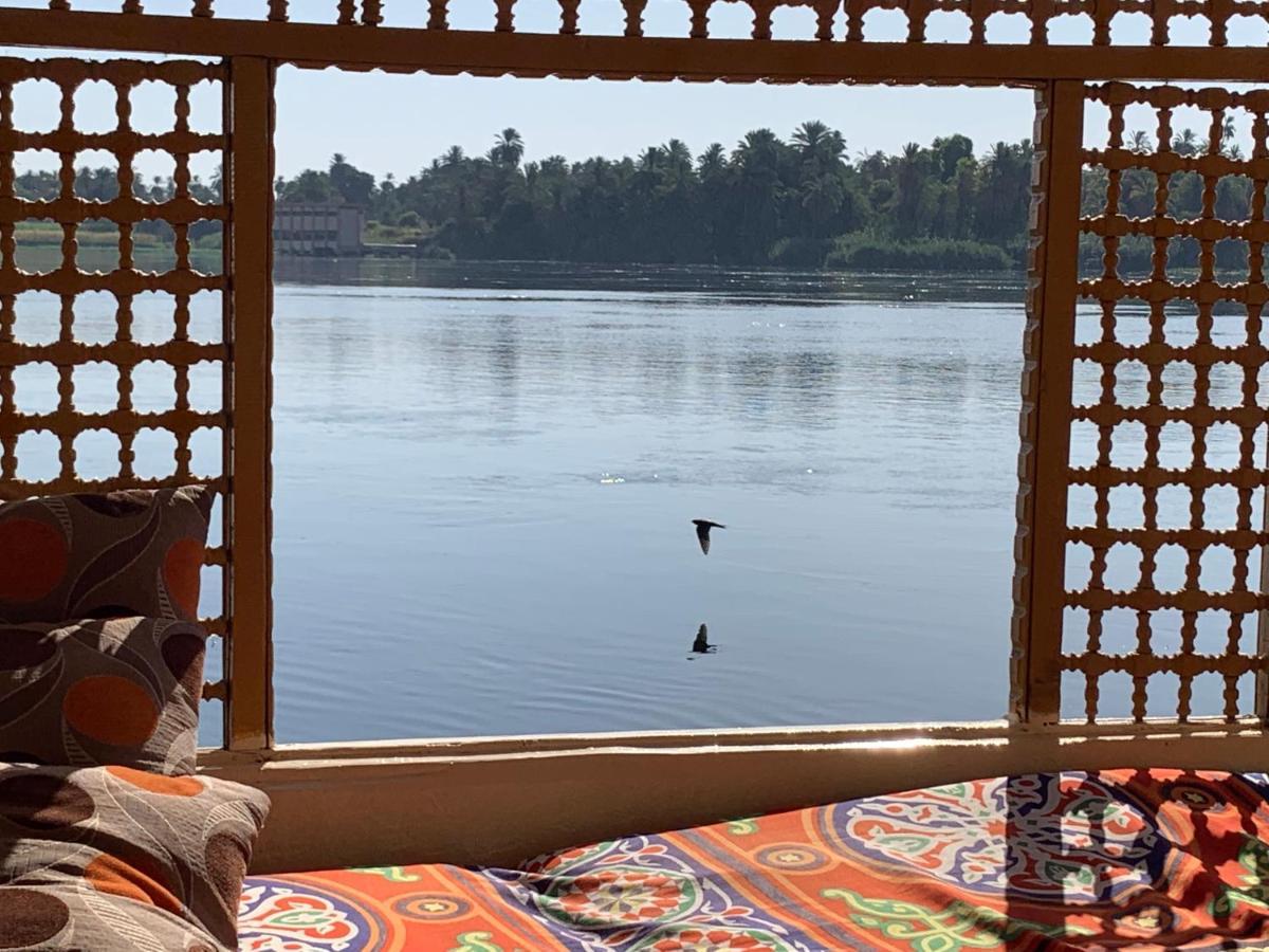 Jj Jamaica Felucca Hotel Aswan Bagian luar foto