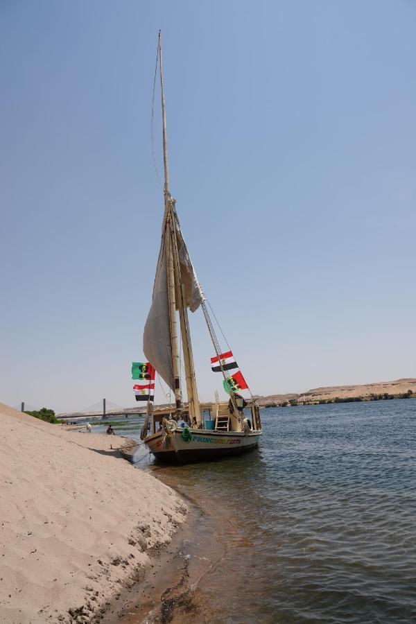 Jj Jamaica Felucca Hotel Aswan Bagian luar foto
