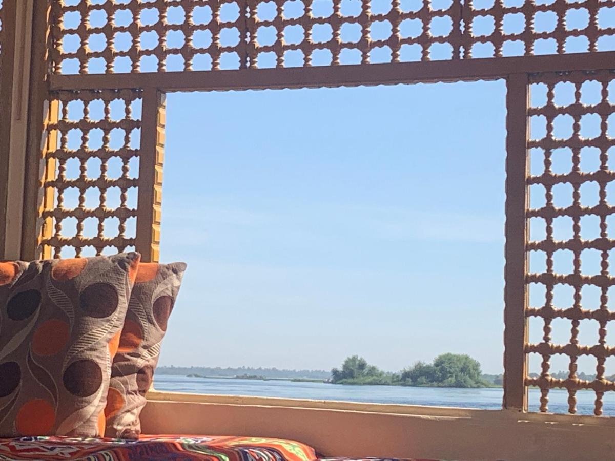 Jj Jamaica Felucca Hotel Aswan Bagian luar foto