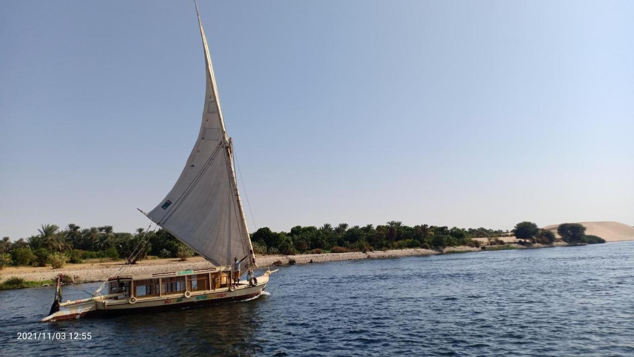 Jj Jamaica Felucca Hotel Aswan Bagian luar foto